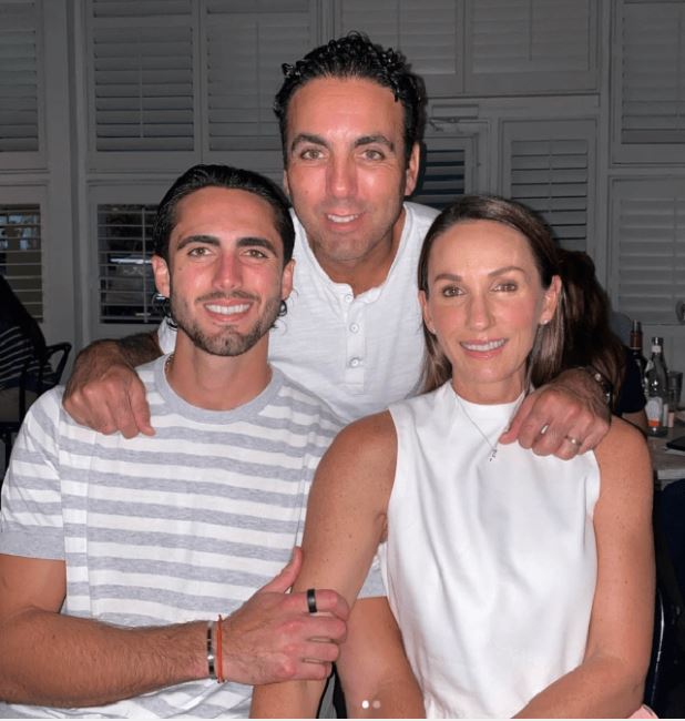 Leonardo Campana shares photos taken with his parents.